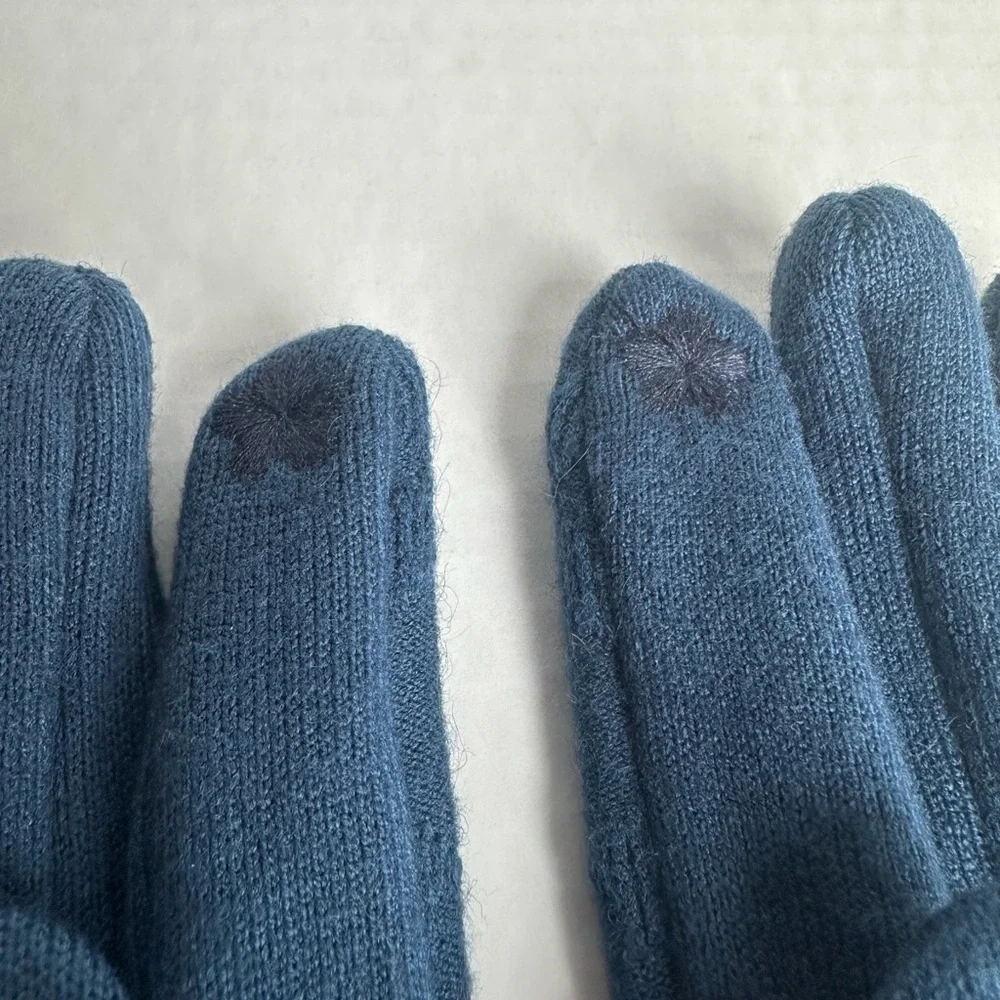Adrianna by Howard’s || womans gloves embroidery flower finger for phone use